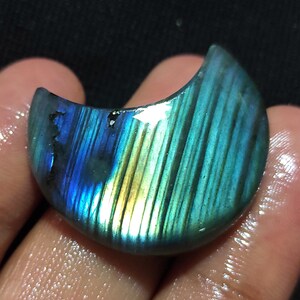 Pietra preziosa di labradorite naturale, luna crescente, pietra di luna di labradorite multifuoco, cabochon di labradorite, luna crescente per la creazione di gioielli
