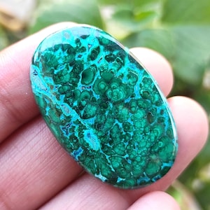 Piedra preciosa de malaquita verde natural Cabujón de malaquita, piedra preciosa de malaquita verde lisa y hermosa pulida por un lado Parte posterior plana, malaquita ovalada
