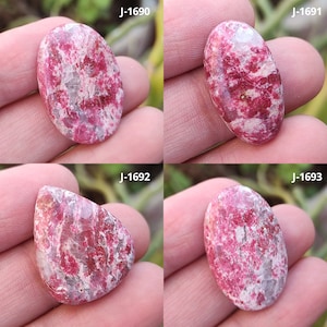Natuurlijke thuliet cabochon, roze thuliet edelsteen, thulietkristal, losse thulietsteen, mix vorm thuliet, thuliet sieraden, sieraden maken