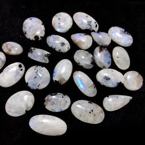 Cabochão de pedra da lua arco-íris natural, pedra da lua arco-íris chamativa, pedra da lua de formato misto, pedra da lua solta, cabochão para joias, preço de atacado #J