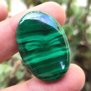 Piedra preciosa de malaquita verde natural Cabujón de malaquita, piedra preciosa de malaquita verde lisa y hermosa pulida por un lado Parte posterior plana, malaquita ovalada