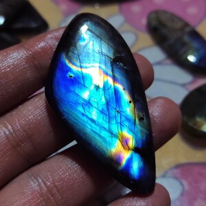 Cabochon di labradorite multi fuoco, labradorite di forma fantasiosa, labradorite blu, cristallo curativo, pietra preziosa di labradorite, labradorite per gioielli