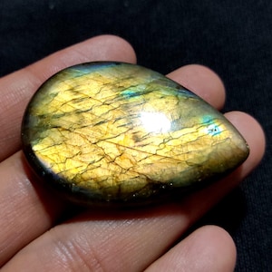 Erstaunlicher gelber Feuer Labradorit Cabochon, Labradorit in Birnenform, auffälliger Labradorit, Heilkristall, Labradorit Edelstein, magischer Stein
