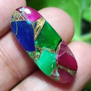 Hermoso cabujón multicolor de turmalina de cobre, piedra preciosa de turmalina creada en laboratorio, piedra preciosa colgante de turmalina, piedra preciosa para hacer joyas.