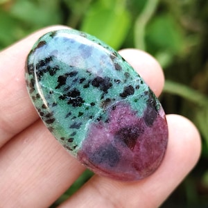 Original Rubin Zoisit, Cabochon in ovaler Form, Edelstein für Schmuck, loser Rubin Zoisit Stein, glatter Rubin Cabochon, Rubin Zoisit Kristallstein