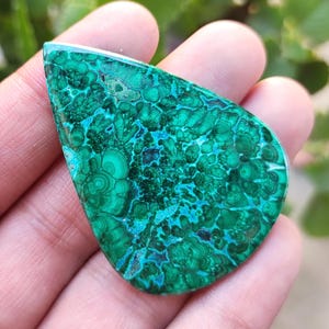 Cabochon di malachite a forma di pera, pietra preziosa di malachite verde, malachite per gioielli, gemme di malachite, malachite strutturata, ciondolo di malachite