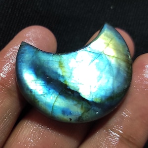 Pietra preziosa naturale di labradorite, luna crescente, pietra di luna multifuoco di labradorite, cabochon di labradorite, luna crescente per la creazione di gioielli