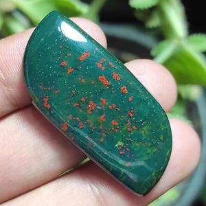 Cabochon di eliotropio naturale, cabochon di pendenti con eliotropio, gemma di eliotropio di forma particolare, eliotropio sfuso, prezzo all'ingrosso per gioielli