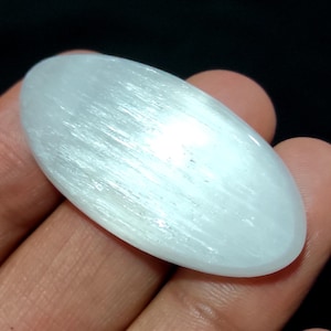 Cabochon di selenite naturale, selenite ovale, selenite appariscente, pietra preziosa di selenite, selenite liscia, cabochon di selenite, pietra preziosa di selenite AAA+