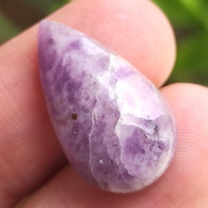 Cabochon di lepidolite viola naturale, pietra preziosa sfusa, pietra preziosa di lepidolite, pietra preziosa di lepidolite a forma di pera, lepidolite per la creazione di gioielli