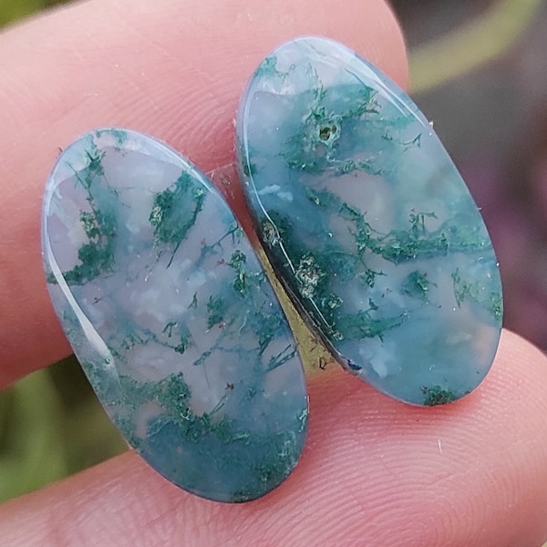 Cabochons en agate mousse verte : paire de pierres précieuses en vrac