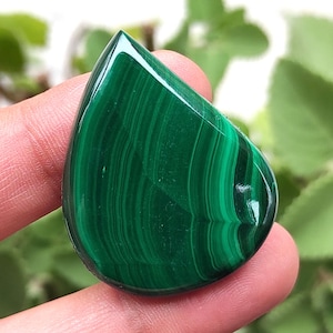 Pietra preziosa naturale di malachite verde, pietra di malachite, cabochon liscio di malachite, malachite a forma di goccia, pietra preziosa di malachite lucidata da un lato
