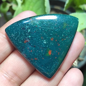 Cabochon di eliotropio naturale, cabochon con pendenti in eliotropio, gemma di eliotropio di forma particolare, eliotropio sfuso, pietre per gioielli a prezzo all'ingrosso