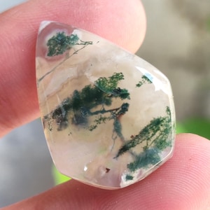 Genomskinlig mossagat-cabochon: Naturlig lös ädelsten