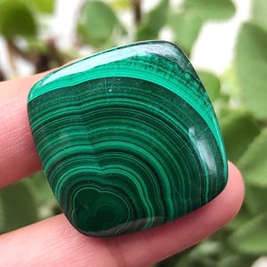 Malaquita natural, cabujón de malaquita verde, piedra de malaquita, malaquita suelta, malaquita en forma de cojín, cristal de malaquita.