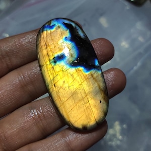 Cabochon di labradorite di fuoco giallo, labradorite di forma ovale, labradorite appariscente, cristallo curativo, pietra preziosa di labradorite, pietra magica