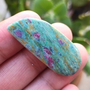 Piedra preciosa de fucsita rubí de alta calidad, piedra preciosa suelta, cabujón de fucsita rubí, rubí en fucsita, piedra de fucsita rubí de lujo, piedra para manualidades