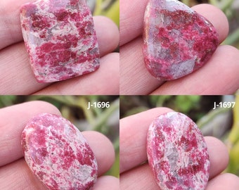 Cabochon de thulite naturelle, pierre précieuse de thulite rose, cristal de thulite, pierre de thulite en vrac, mélange de formes de thulite, bijoux en thulite, fabrication de bijoux