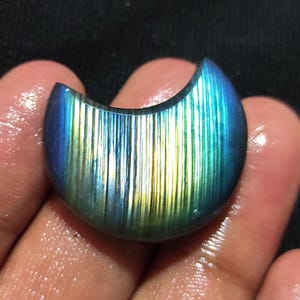 Pietra preziosa naturale di labradorite, luna crescente, pietra di luna multifuoco di labradorite, cabochon di labradorite, luna crescente per la creazione di gioielli