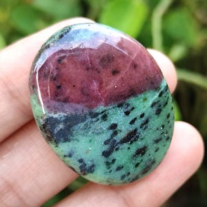 Original Rubin Zoisit, Cabochon in ovaler Form, Edelstein für Schmuck, loser Rubin Zoisit Stein, glatter Rubin Cabochon, Rubin Zoisit Kristallstein