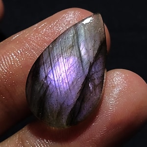 Cabochon di labradorite di fuoco viola, labradorite a forma di pera, labradorite viola, cristallo curativo, pietra preziosa labradorite, labradorite per gioielli