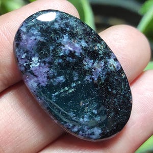 Cabochon di Charoite naturale, pietra sciolta di Charoite viola, pietra preziosa ovale, pietra pendente lucidata su entrambi i lati, pietra preziosa di Charoite per gioielli