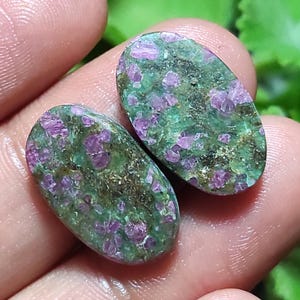 Natürliches Rubin Fuchsit Oval Cabochons Paar, Edelstein für Ohrringe machen