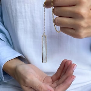 Selenite Crystal Necklace Elegant Gemstone Necklace Gold Silver Selenite Necklaces 18k Selenite Bar Necklace Crystal Cut Necklace Raw