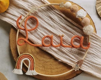 Couronne personnalisable avec prénom en tricotin | Décoration murale personnalisée pour chambre de bébé | Cadeau de baby shower fait main