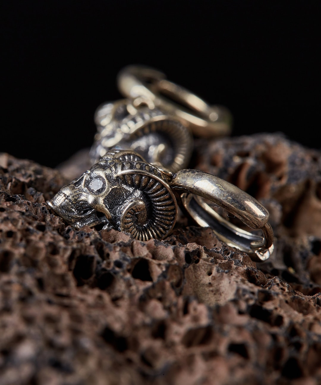 Orecchini a Perno con Teschi in Argento Sterling 7x4 mm