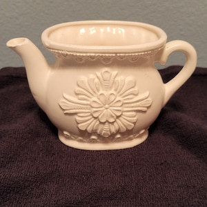 Vintage Ceramic Sunflower Tea Pot--Great Display Piece