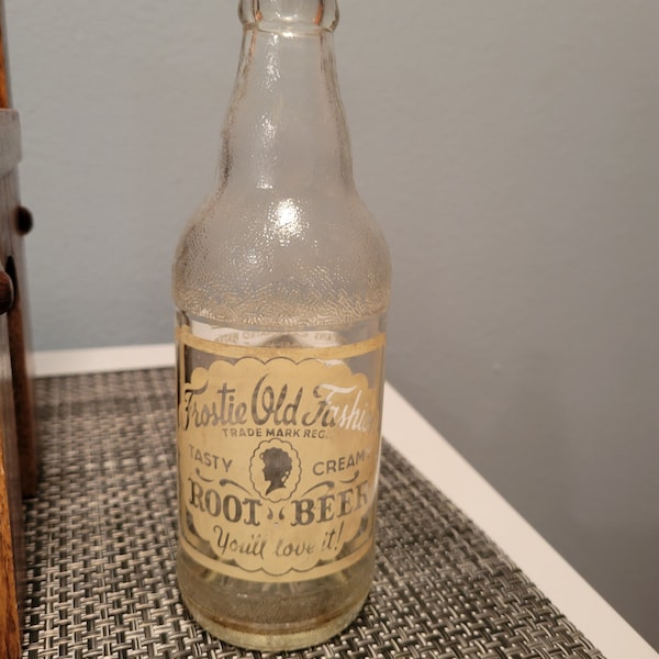 Vintage 12 oz 1950's Frostie Old Fashion Root Beer Bottle