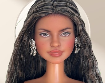 ロングヘアのリペイントファッションドール（Dollsofus）