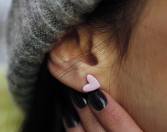 Alina’s Earrings. Маленькие разноцветные серьги из полимерной глины. Нержавеющая сталь. Гипоаллергенный. Размер: 9 мм. Серьги-сердечки.