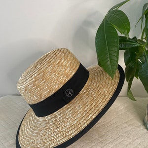 Elegante sombrero canotier de paja natural imagen 1