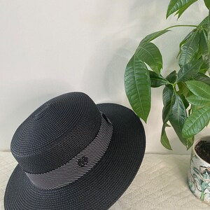Elegante sombrero canotier de paja natural imagen 4