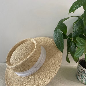Elegante sombrero canotier de paja natural imagen 6