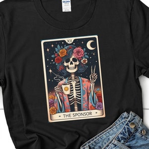 Tarotkaart met skelet: sponsor-T-shirt | Uniseks maten S-5XL | 12-stappen herstelcadeau voor sponsor of sponsor | NA AA-sponsorcadeau