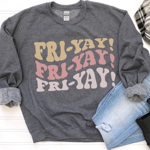 Moletom retrô Fri Yay com gola redonda, camisa aconchegante de fim de semana, camisa engraçada para mãe ou professor, camisa de sexta-feira para ela