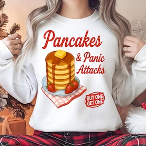 Pannkakor och panikattacker PNG rolig sublimeringsdesign för mental hälsa, retro vintage ångestcitat T-shirt, mugg, tygkasse, digital nedladdning