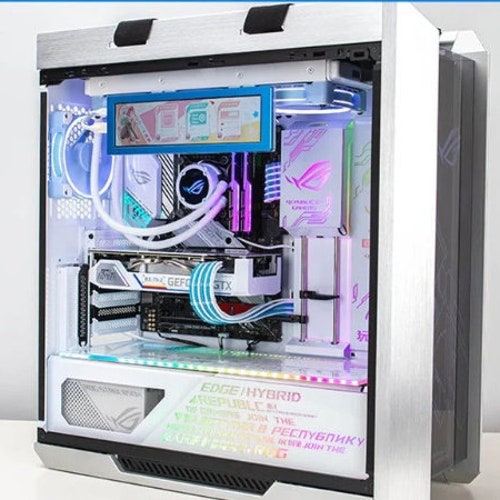 Gaming Computer Display Screen/ AIDA 64 