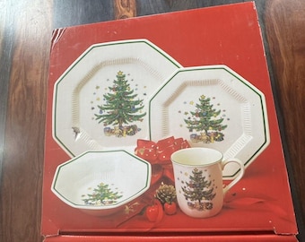 Nikko Christmastime Christmas Plate Cup Saucer Boxed 4 Piece Place Setting for 1