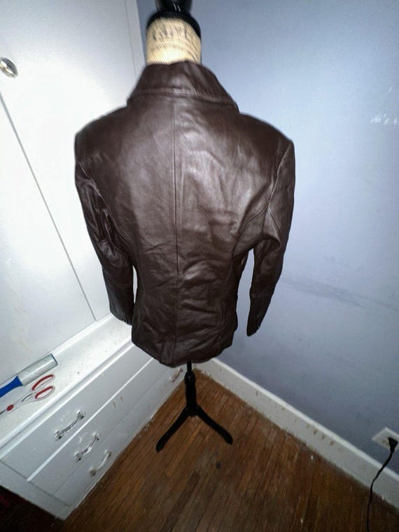 Jaclyn Smith Brown Leather Jacket Button Scallope… - image 4