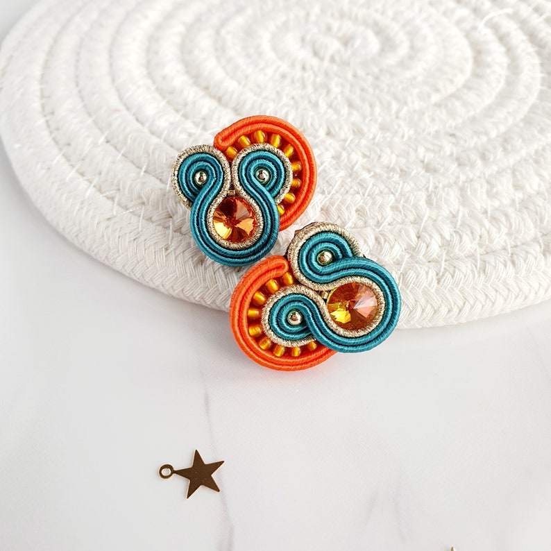 Türkisgrüne Ohrringe, Kleine Soutache Ohrringe, Orange Kristall Ohrstecker, Grün Gold Ohrstecker, Bunte Ohrstecker Bild 6