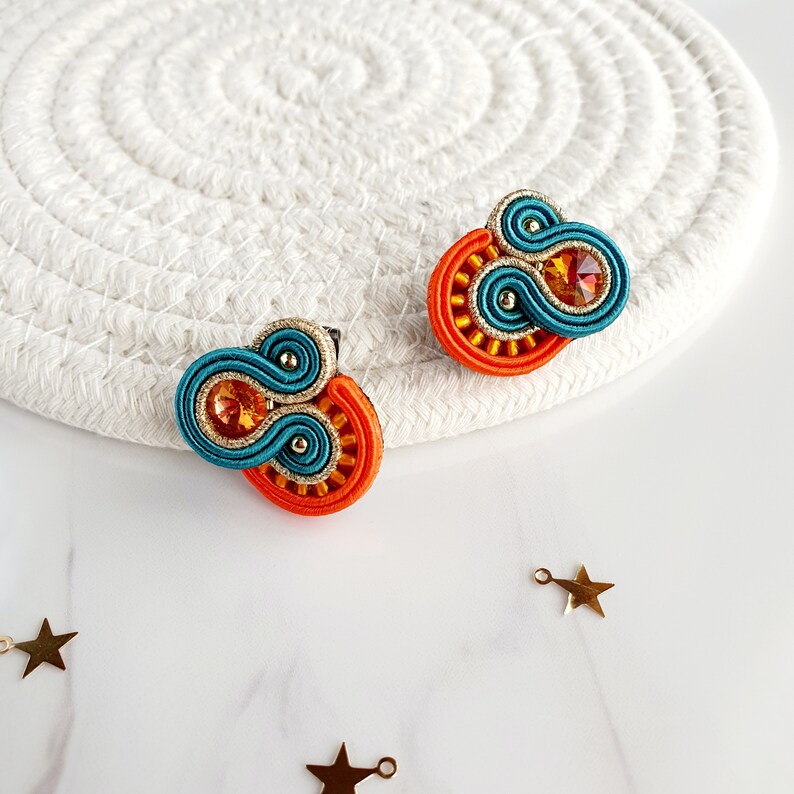 Türkisgrüne Ohrringe, Kleine Soutache Ohrringe, Orange Kristall Ohrstecker, Grün Gold Ohrstecker, Bunte Ohrstecker Bild 5