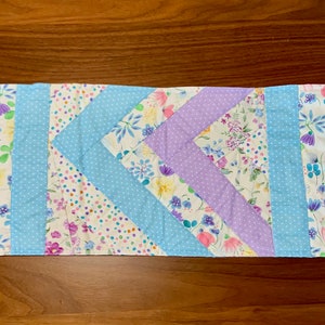Table runner 100% cotton fabric in lilac and blue tones. Perfect as a thoughtful gift!