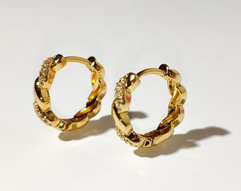 Twisted Cubic Zirconia Huggie Hoop Earrings - 18k Gold