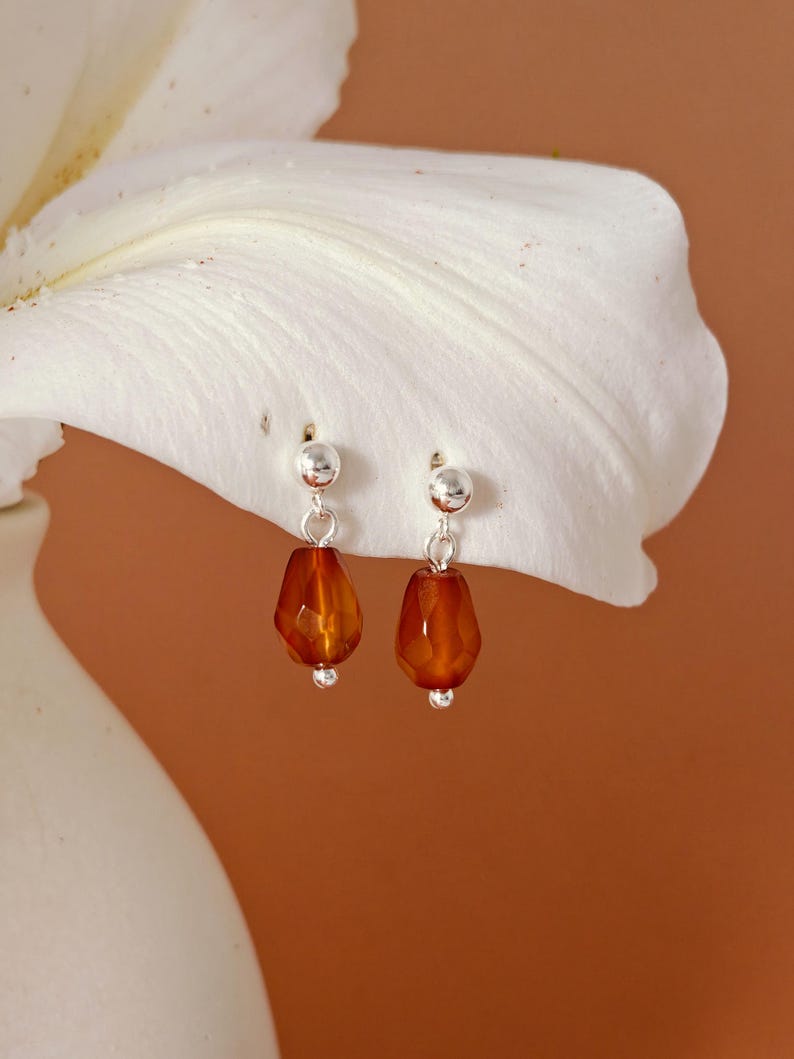 Vachana - Achat facettierte Granatapfel Samen Sterlingsilber Kugel Ohrstecker Bild 5