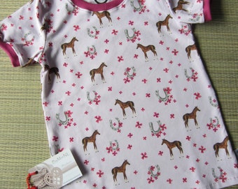 Chemise taille 110 manches courtes, chevaux.