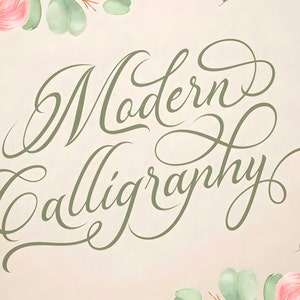 Pu&ograve; includere: Uno sfondo rosa chiaro con foglie verdi e fiori rosa che circondano il testo "Modern Calligraphy" in un carattere corsivo verde.